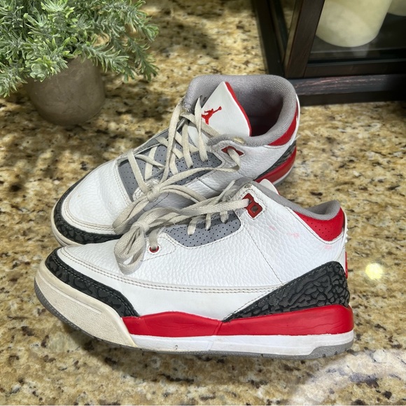 Air Jordan 3 Retro Fire Red 2022 Sneakers 2.5Y - Picture 2 of 9
